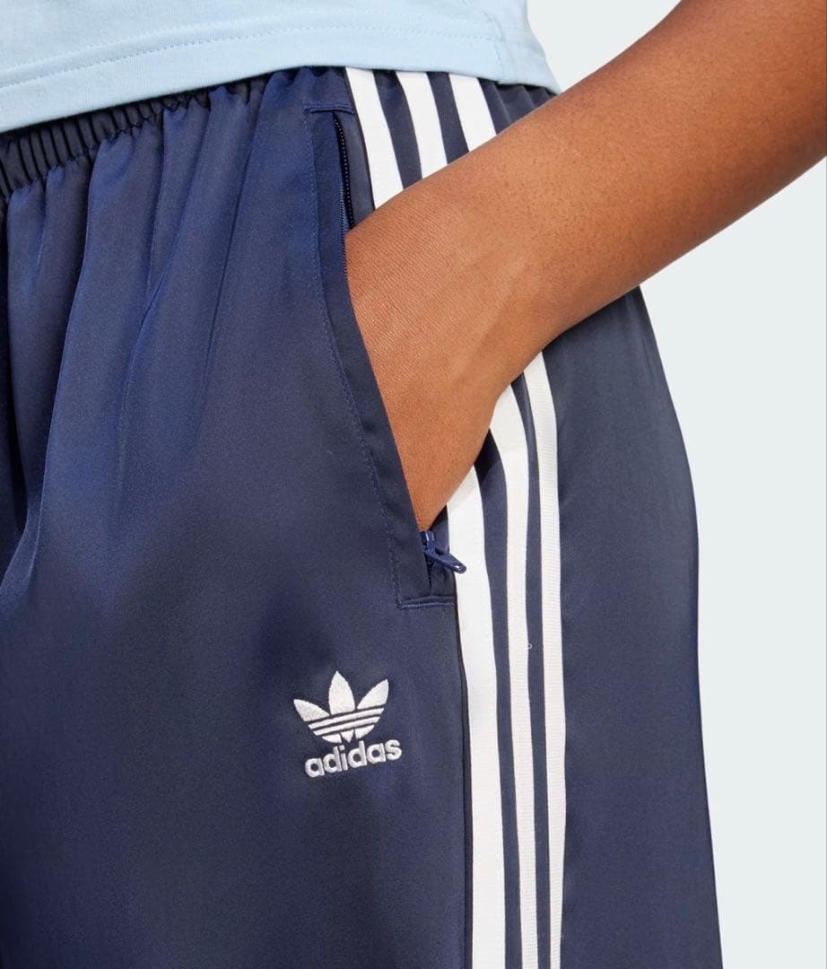 《値下げ》adidas ネイビー ジャージ　トラックパンツ M