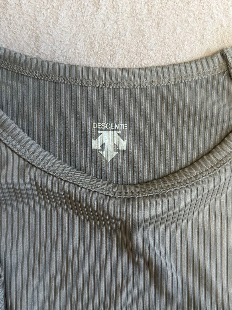DESCENTE デサント　クロップドスポーツトップス