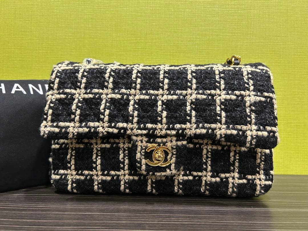 CHANEL ノベルティ ツイードバッグ 黒・ベージュ