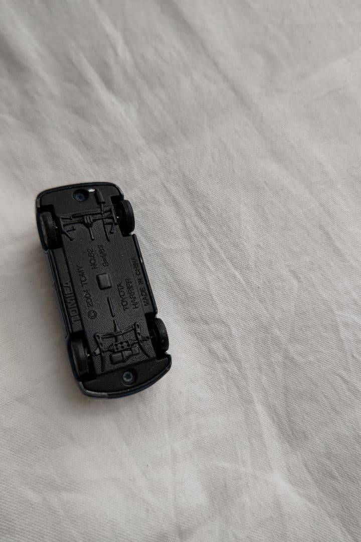 トミカ 青い乗用車ミニカー