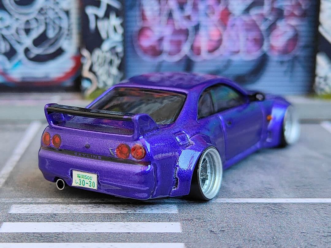 トミカ改造 日産 R33 GTR オーバーフェンダー 紫 深リムホットウィール