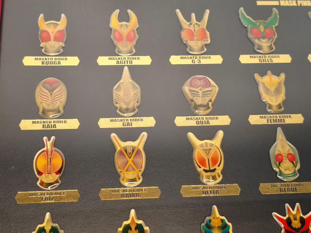 平成仮面ライダー 10周年記念 　マスク ピンバッジコレクション　ピンズ