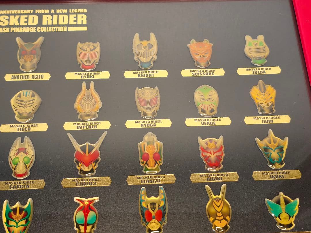 平成仮面ライダー 10周年記念 　マスク ピンバッジコレクション　ピンズ