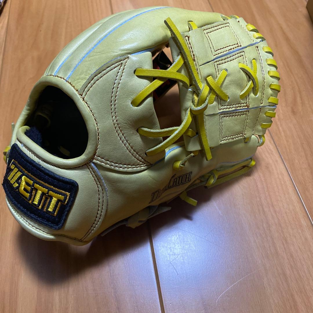 新品未使用ゼットDUALCATCH 軟式用グローブオールラウンド右投用 サイズ4