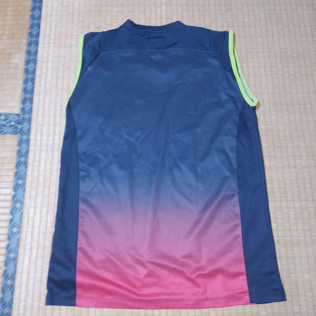 YONEX ノースリーブシャツ Mサイズ グラデーション