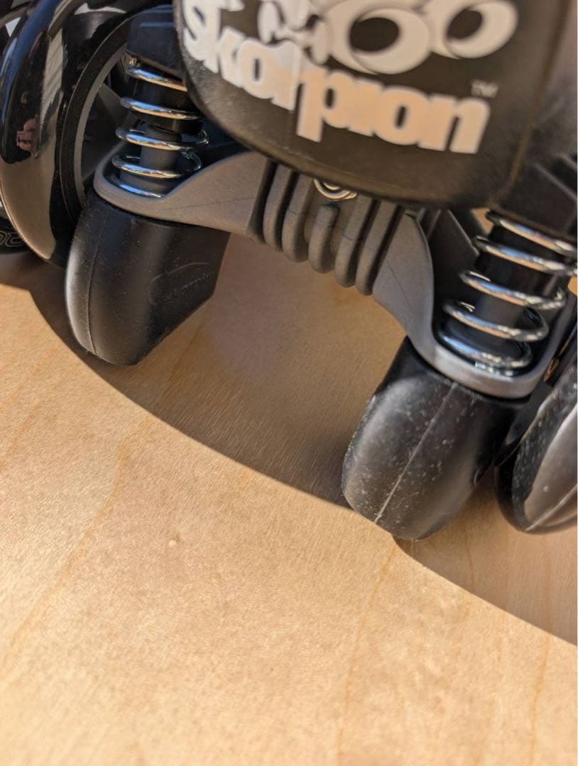 未使用に近い　スコッピ 4輪ローラースケート ニュージーランド　スコーピオン