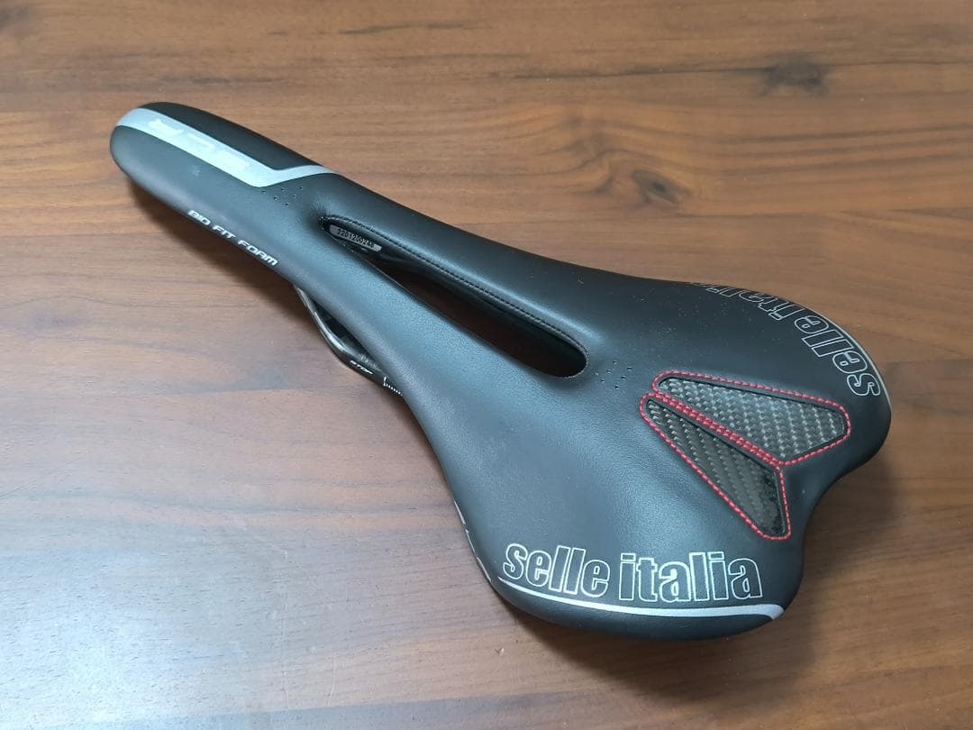 パーツ Selle Italia SLR Kit Carbonio Flow