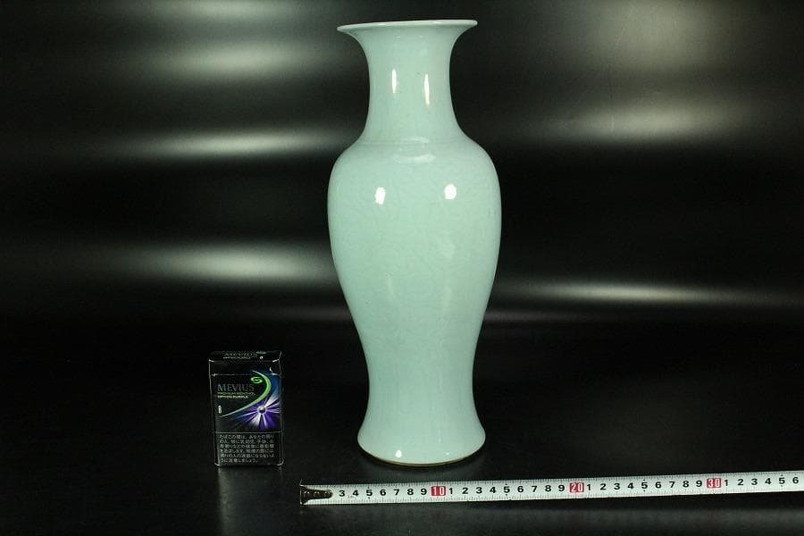 中国美術 青釉 刻模様 瓶 高35cm(K-YC602)