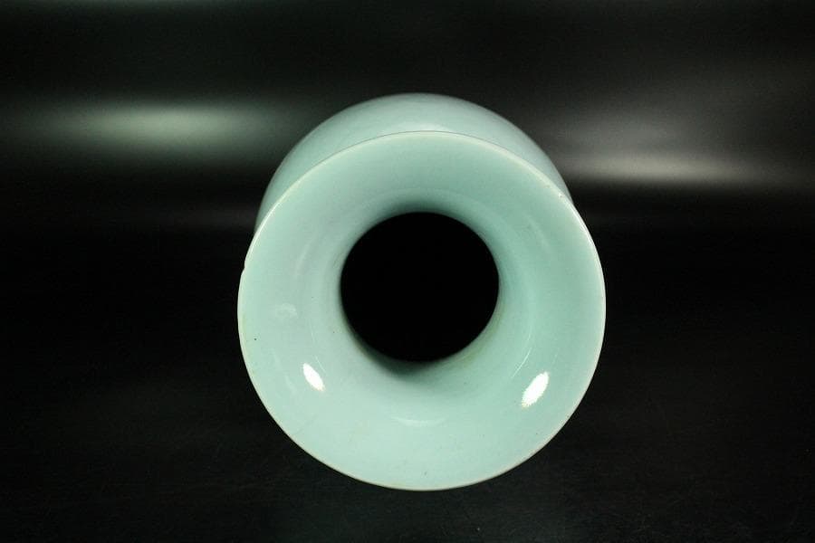 中国美術 青釉 刻模様 瓶 高35cm(K-YC602)