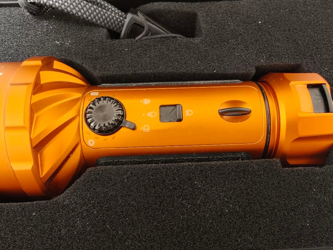 OLIGHT Marauder Mini 2 10000LM　オレンジ