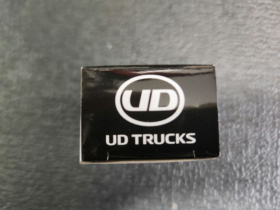 トミカ UDトラックス クオン　90周年記念車