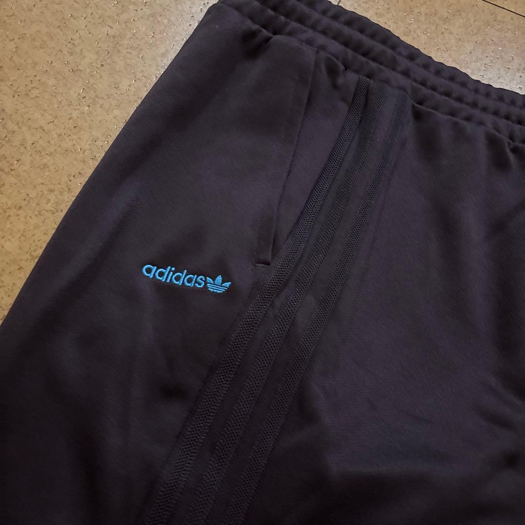 未着用　大きいサイズ3XL アディダスオリジナル　シャドーブラウン　フレアパンツ