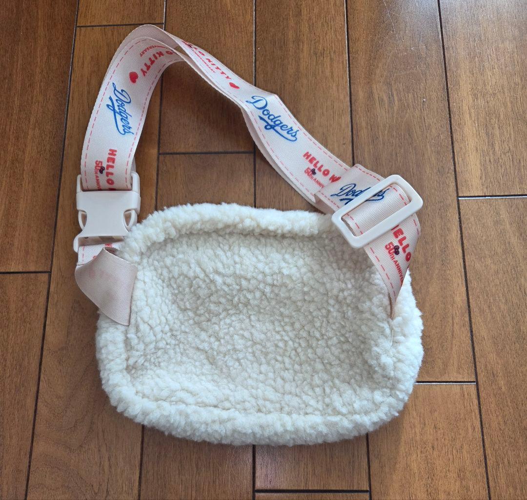 Dodgers　ドジャース　ハローキティナイト記念品　ポーチ　バッグ　ポシェット