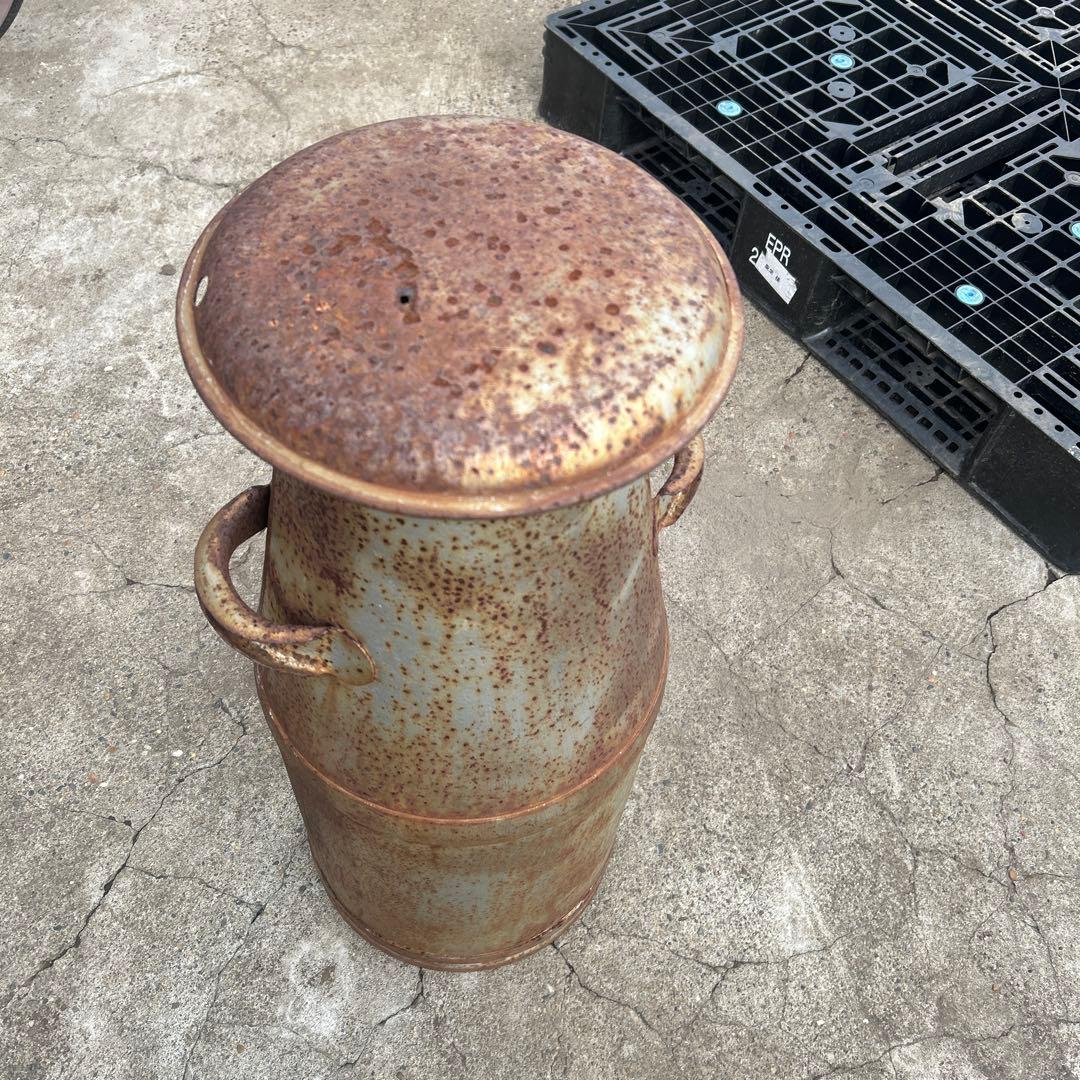 レトロ￼ ヴィンテージ　ミルク缶　金属製　錆有　ガーデニング　庭飾りインテリア大