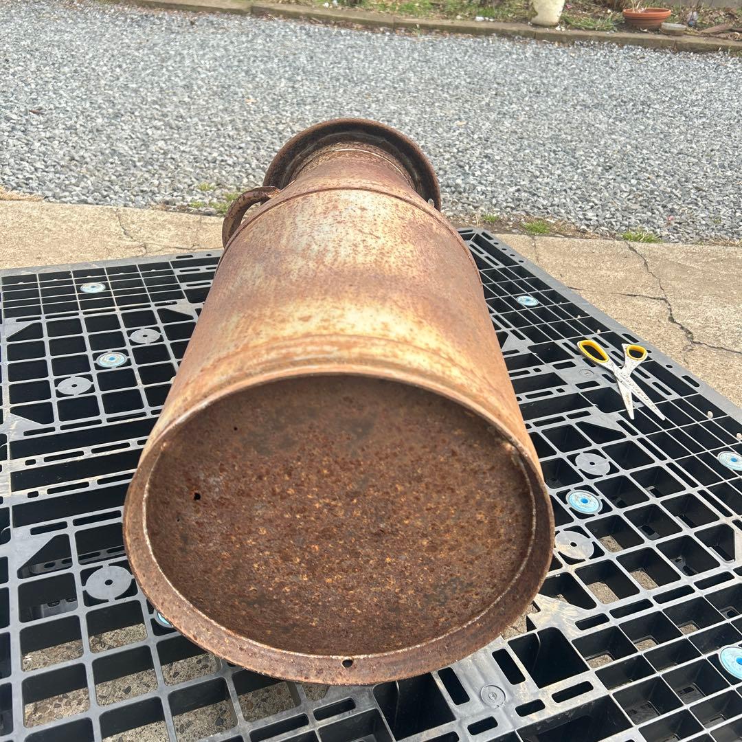 レトロ￼ ヴィンテージ　ミルク缶　金属製　錆有　ガーデニング　庭飾りインテリア大
