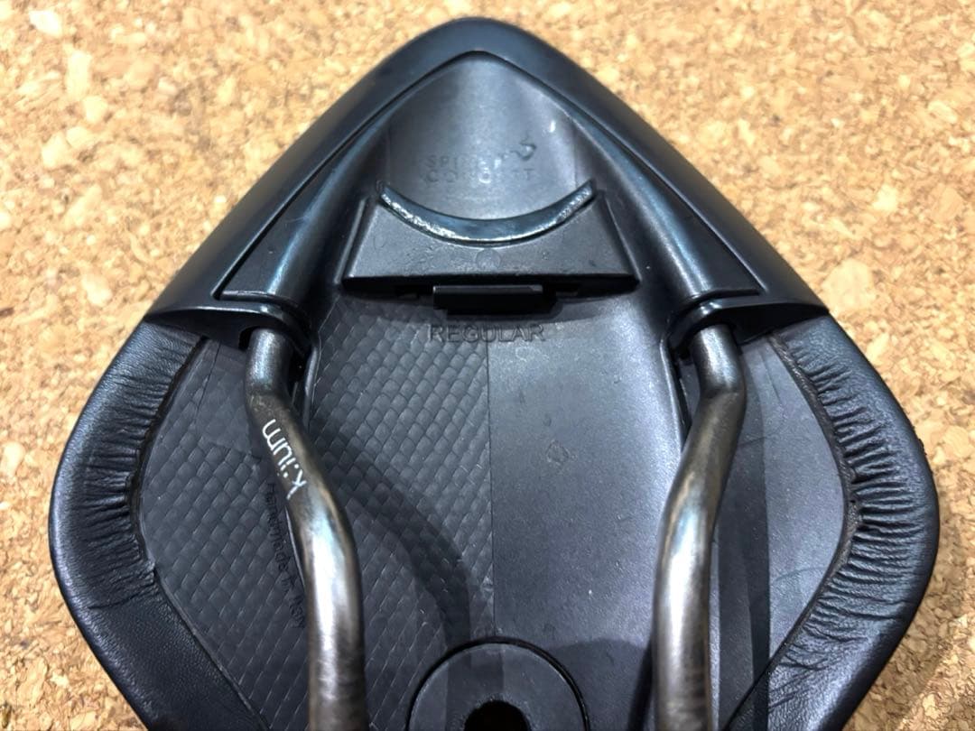 Fizik サドル ARIONE OPEN R3