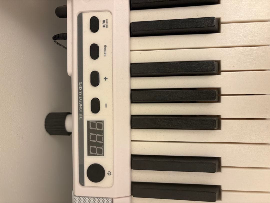 ホワイト 61鍵盤 電子ピアノ　（スタンドを除く）