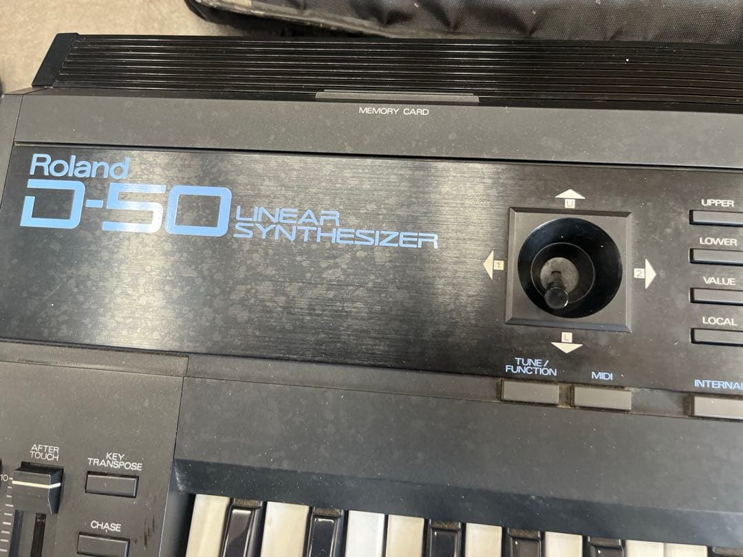 ローランド　シンセサイザー　D-50