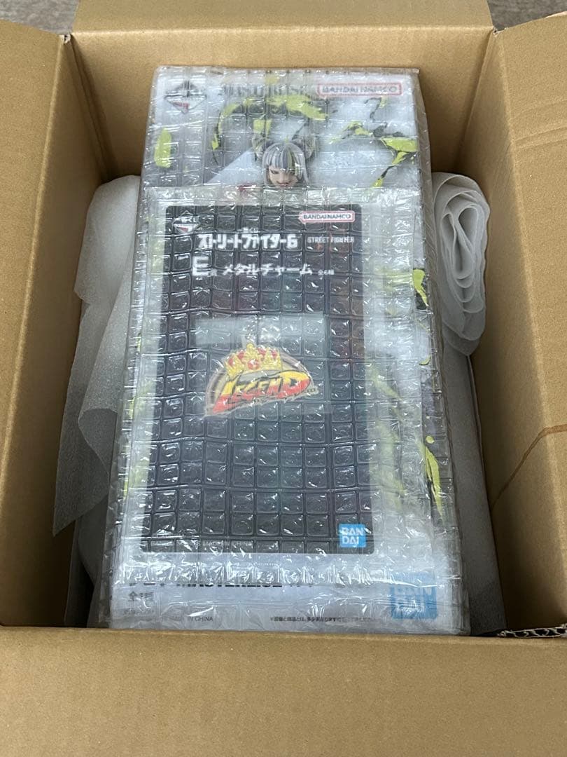 一番くじ　ストリートファイター6　B賞　ジュリ　& E賞メタルチャーム
