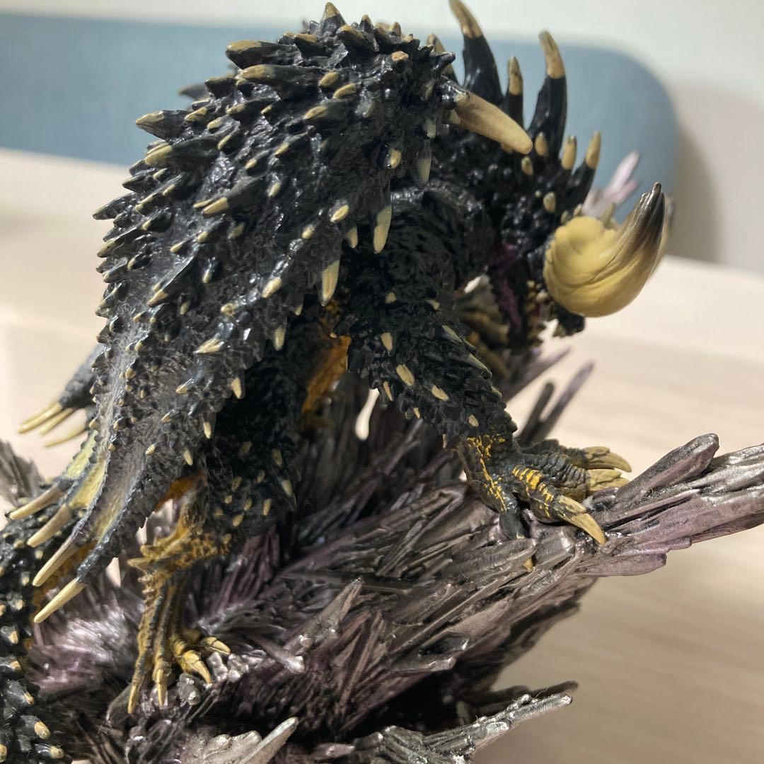 モンハンワールド　コレクターズエディション　ネルギガンテ　フィギュア　特典