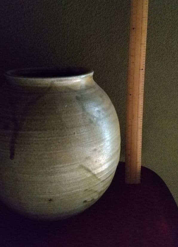 壺  (九谷焼？)