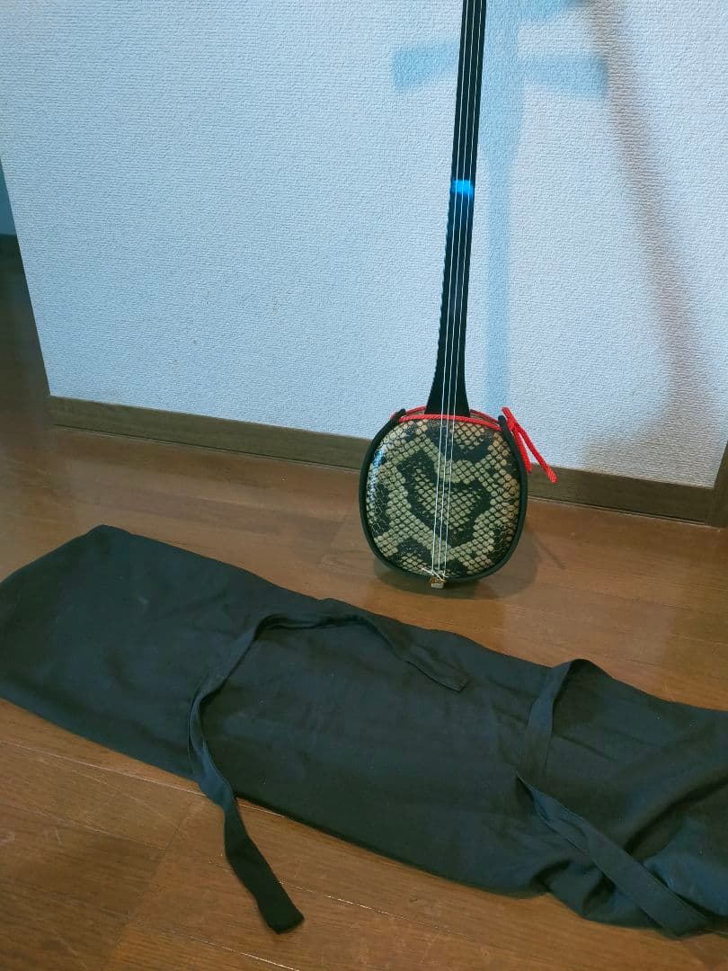クララ 三線　沖縄　人工皮張り 　三味線　送料込み 美品