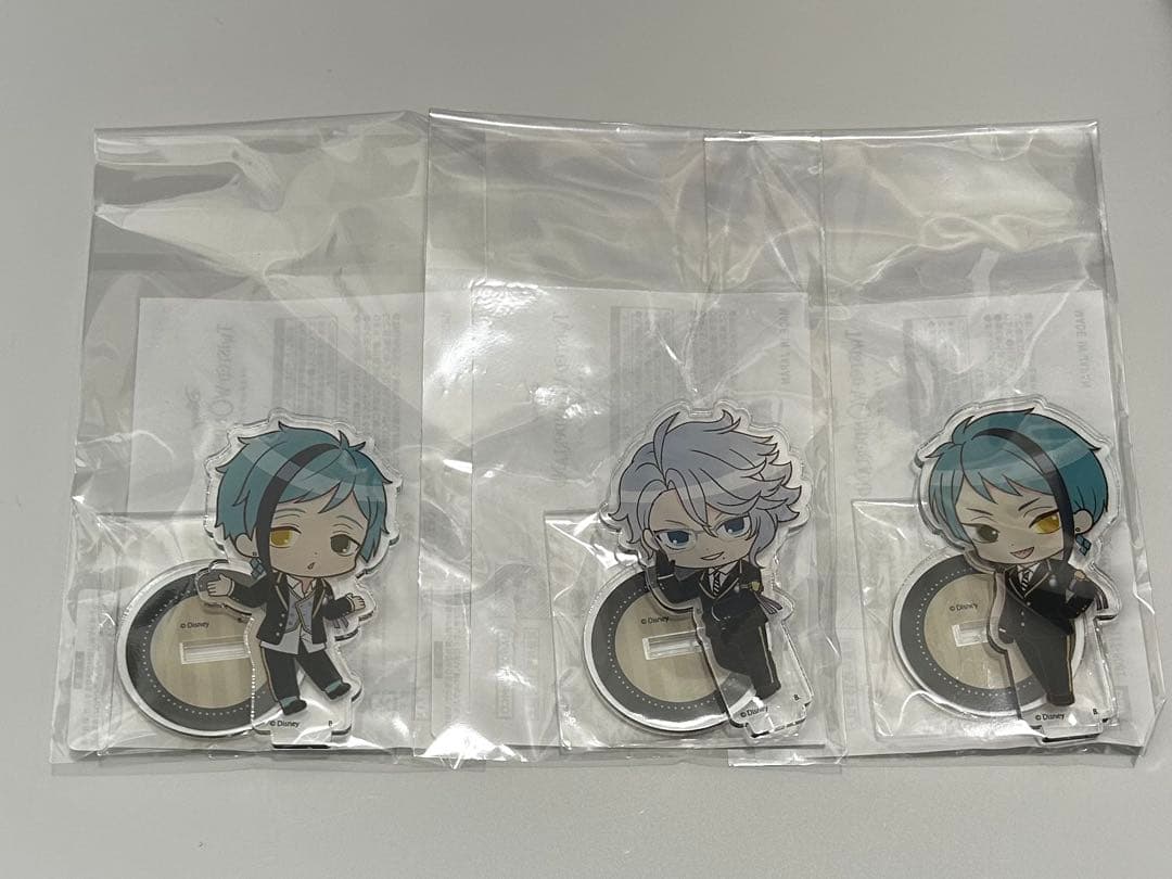 ツイステ ハピクロ！ 制服アクリルスタンド アズール ジェイド フロイド