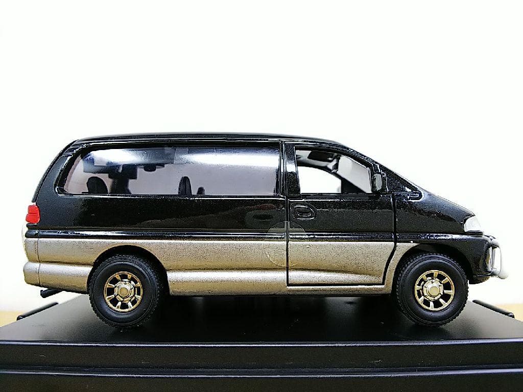 ■ MTECHエムテック 1/43 三菱デリカ・スペースギア モデルミニカー