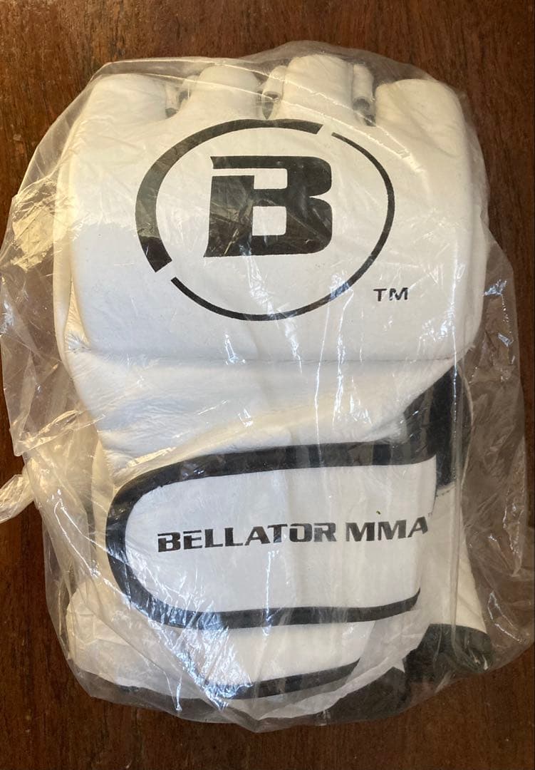 BELLATOR MMA 白グローブ