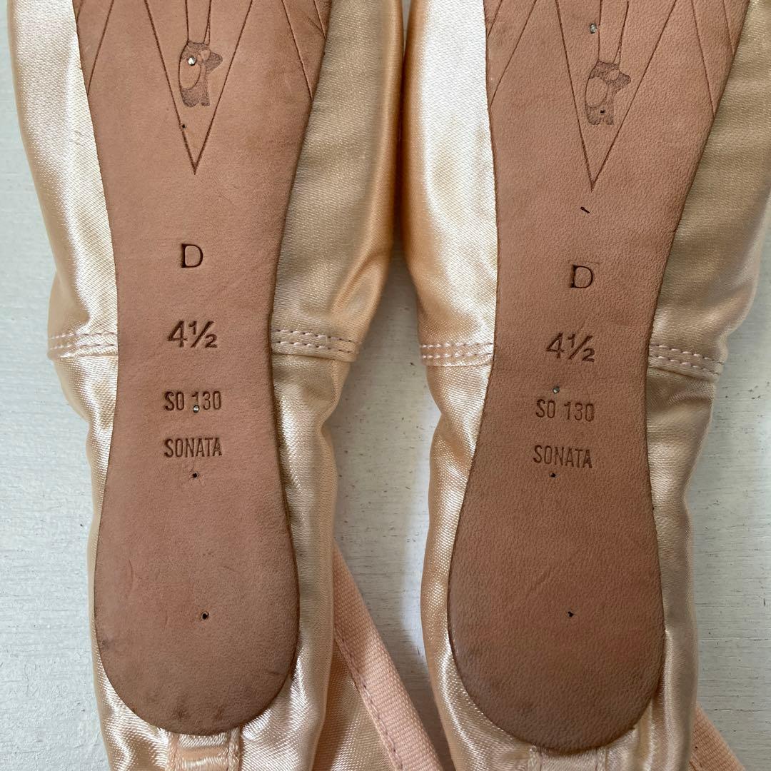 トウシューズ　BLOCH