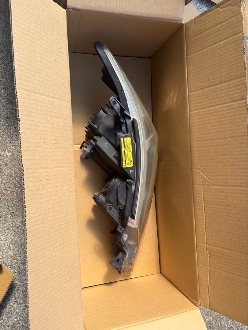 エステマ　ACR50W ヘッドライト 左右