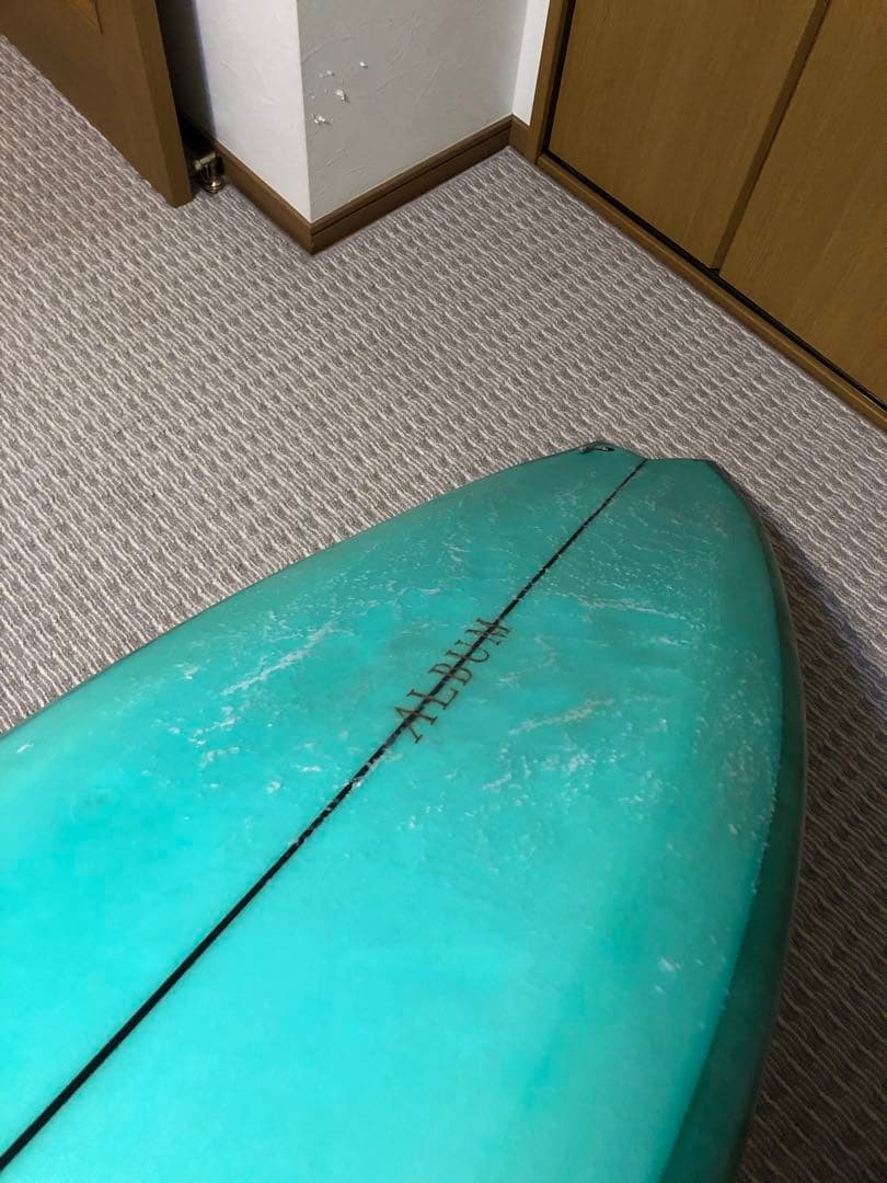 Albumサーフボード　Twinsman swirl tint 5’4
