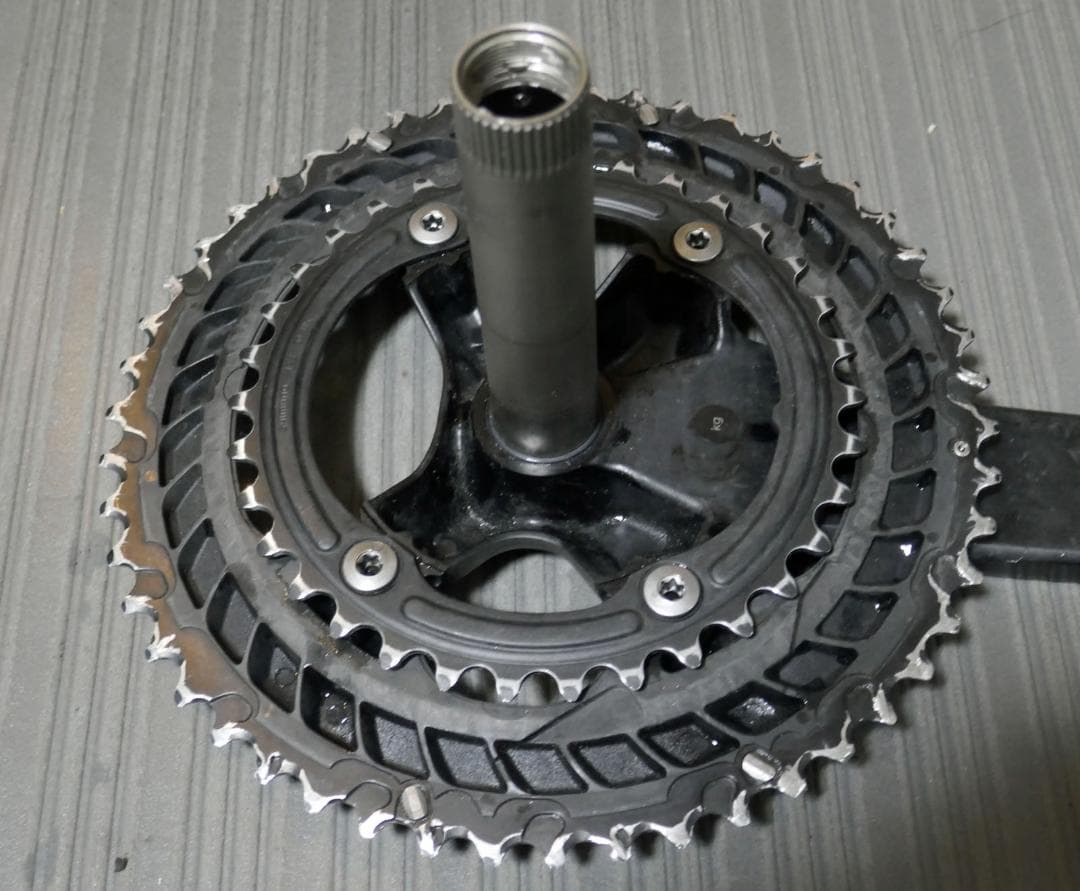 Shimano 105 クランクセット　12速 50-34T　165mm