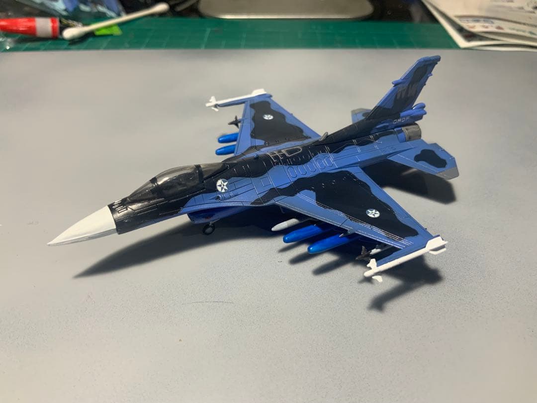 1/144スケール、プラッツF2A戦闘機オーシア空軍仕様