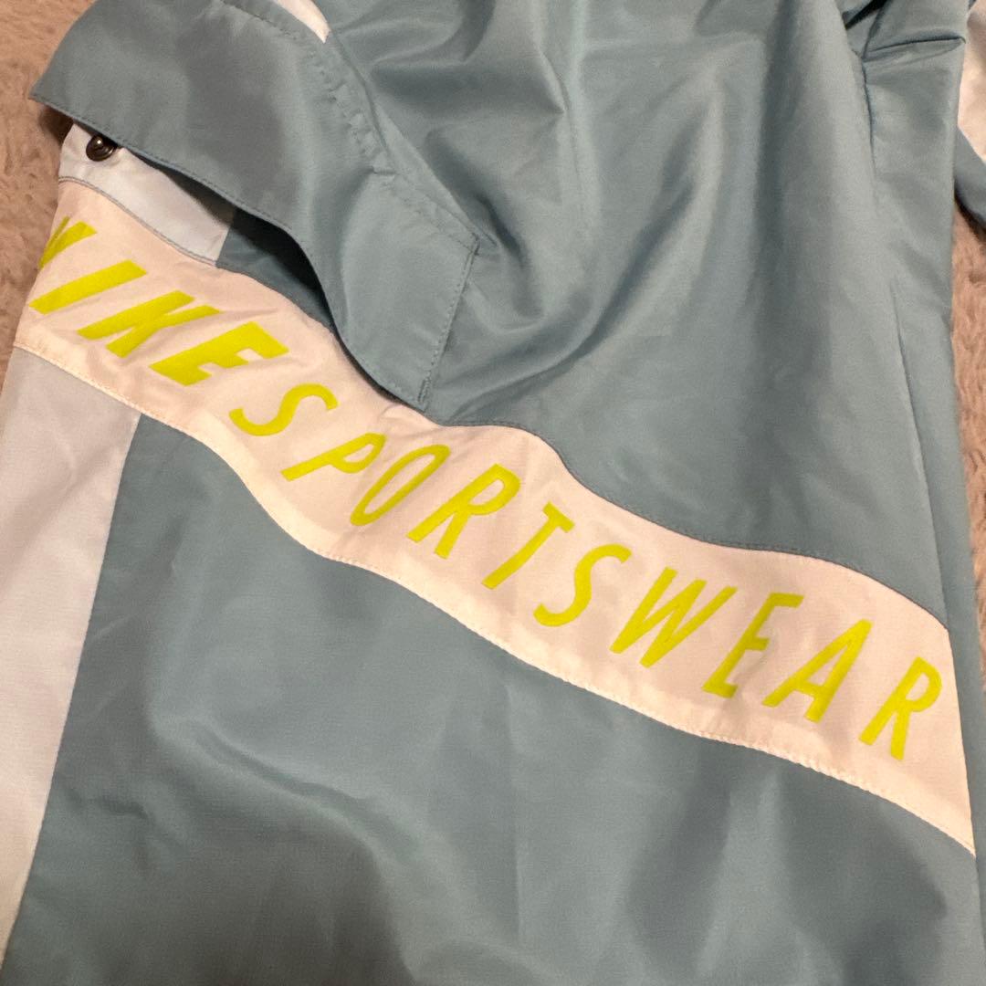 NIKE 軽量　ウィンドブレーカー　ライトブルー