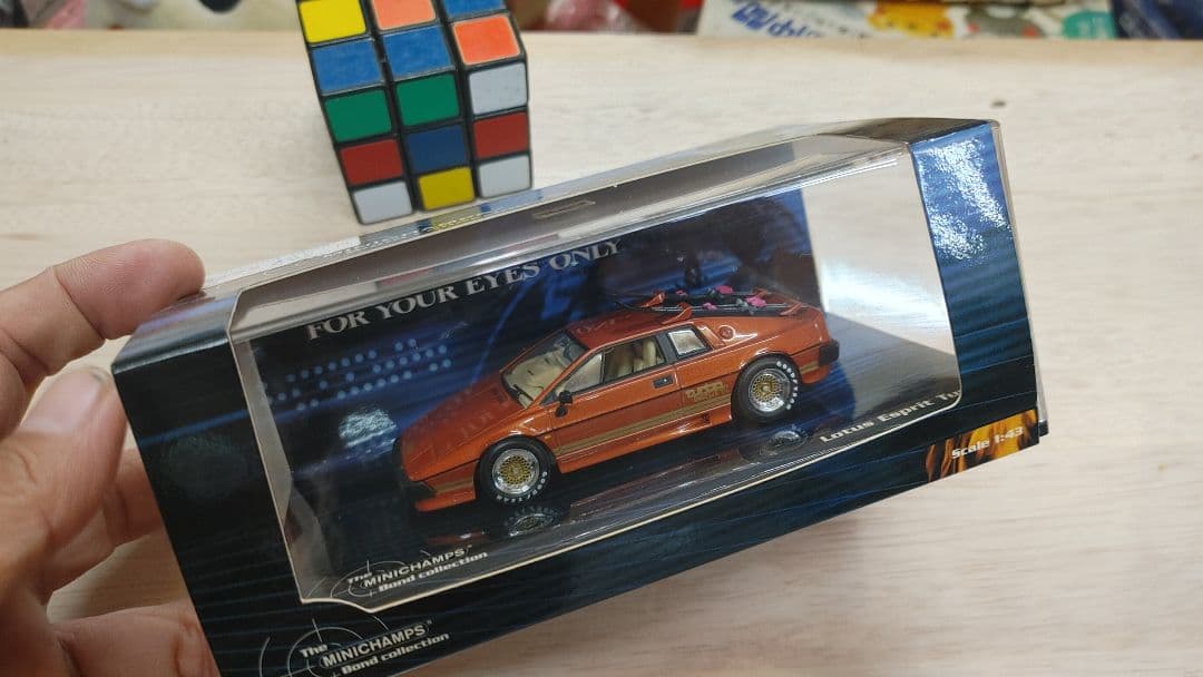 Lotus Esprit Turbo ジェームスボンド007 ミニカー 1/43