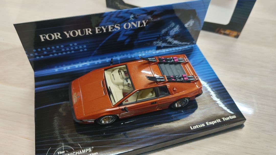 Lotus Esprit Turbo ジェームスボンド007 ミニカー 1/43