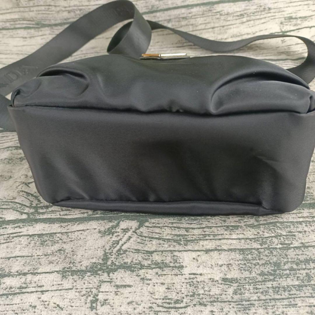 PRADA ノベルティ ブラック ショルダーバック ナイロン p2