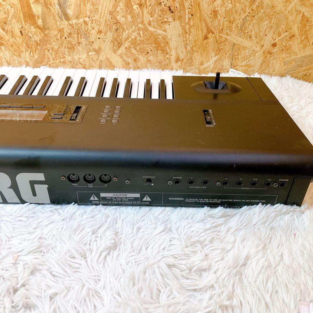KORG M1 シンセサイザー　ミュージックワークステーション　ケース付き