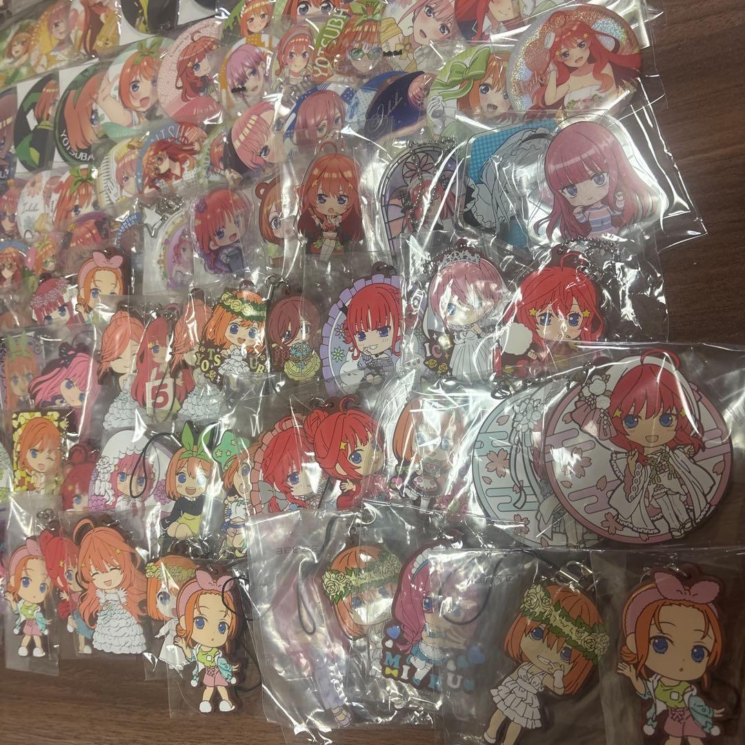 五等分の花嫁　缶バッジ　アクスタ　ラバスト　フィギュア　120点