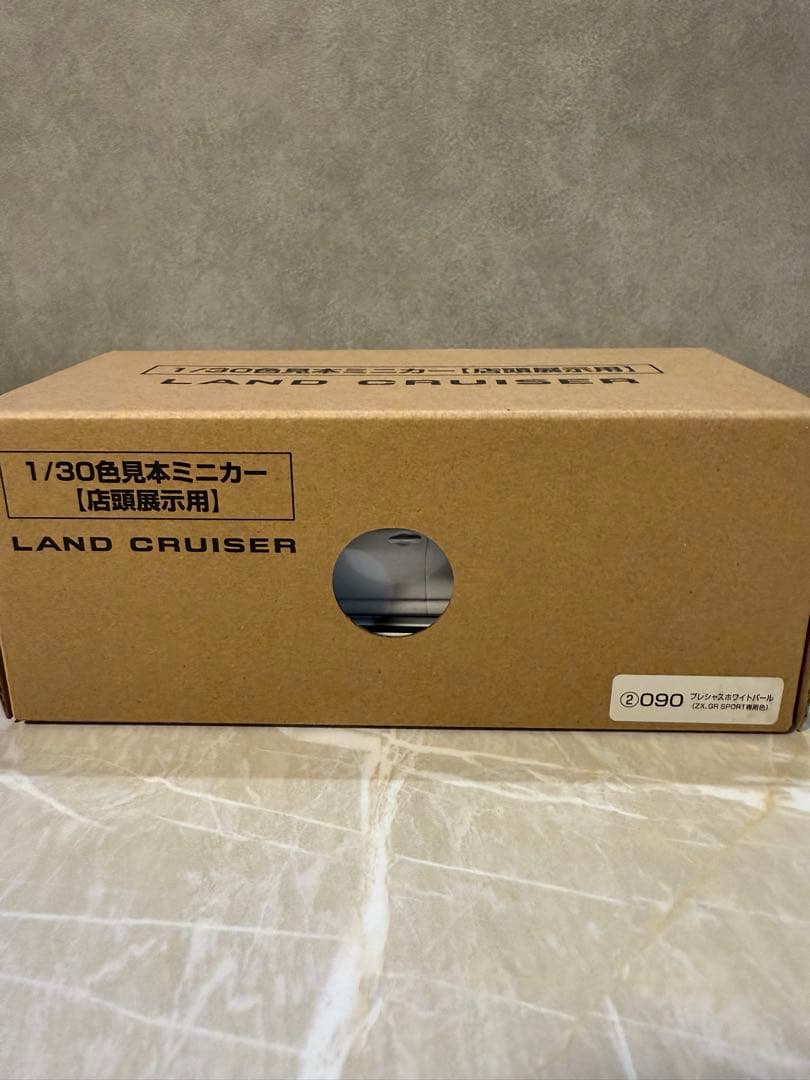 【新品】ランドクルーザー300 1/30カラーサンプルミニカー