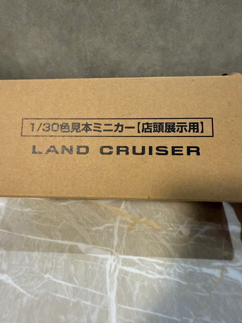 【新品】ランドクルーザー300 1/30カラーサンプルミニカー