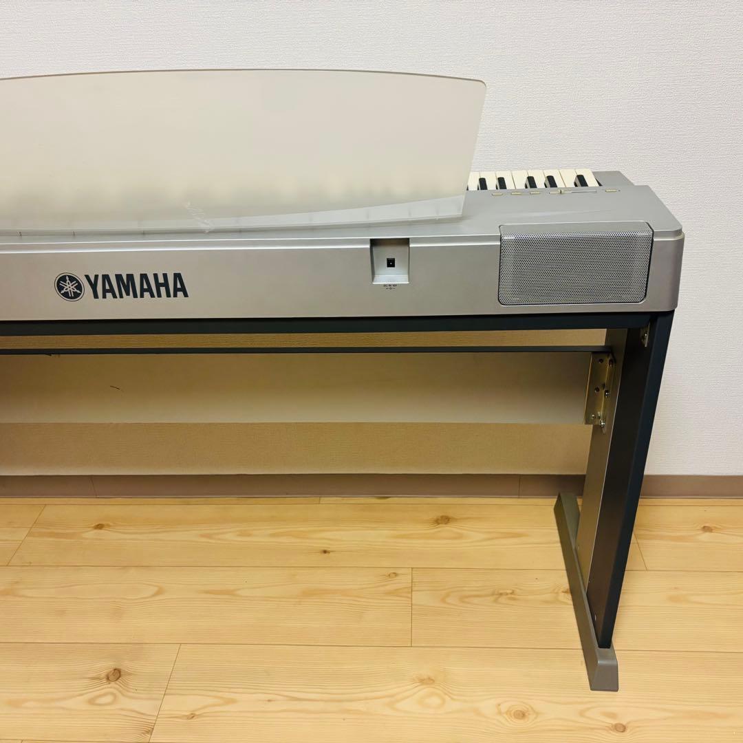 YAMAHA ヤマハ　電子ピアノ　88鍵　ペダル付き　譜面立て付き