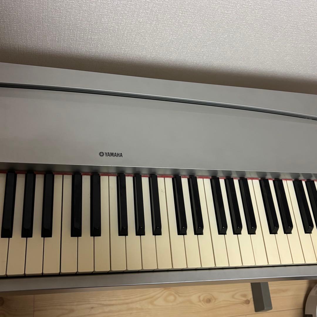 YAMAHA ヤマハ　電子ピアノ　88鍵　ペダル付き　譜面立て付き
