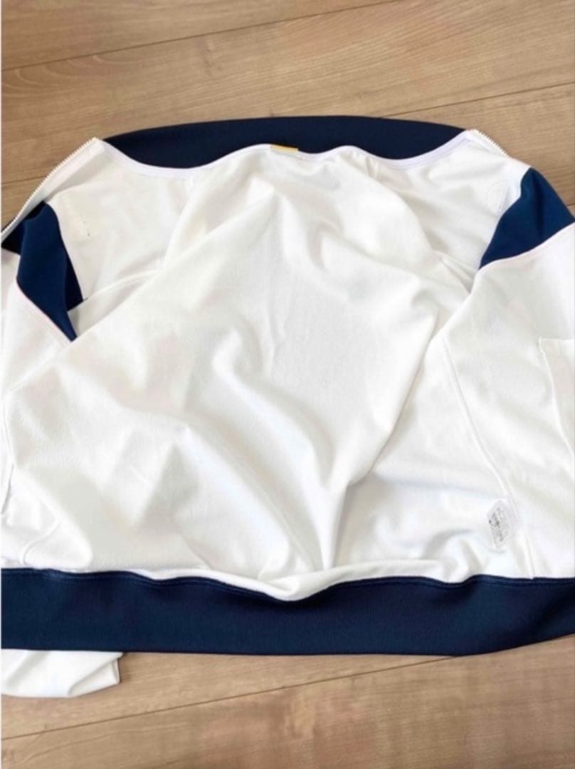 春にピッタリellesse ジップアップ ホワイト/ネイビー　Ｌ