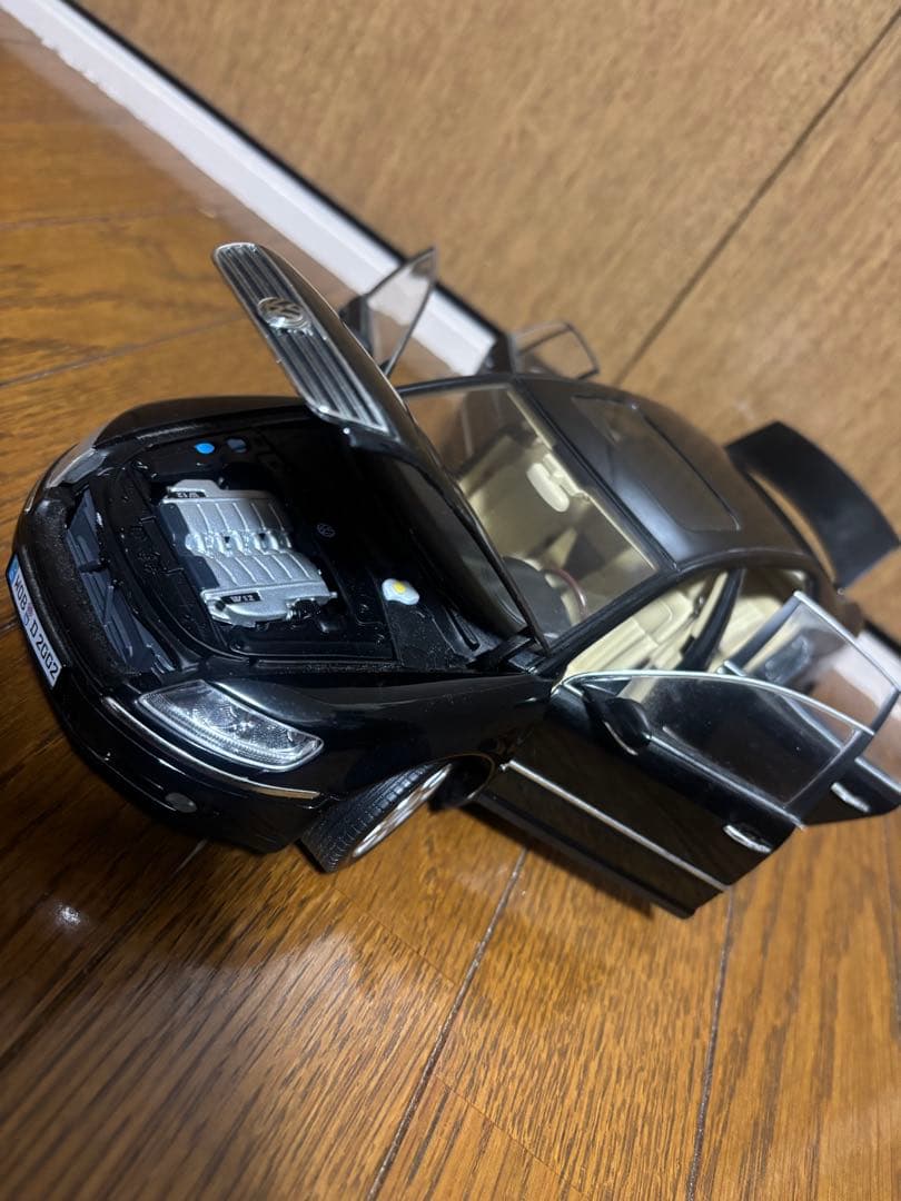 Volkswagen Phaeton ミニカー 1/18