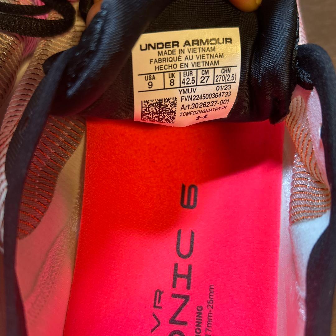 アンダーアーマー UNDER ARMOUR ランニングシューズ 新品未使用