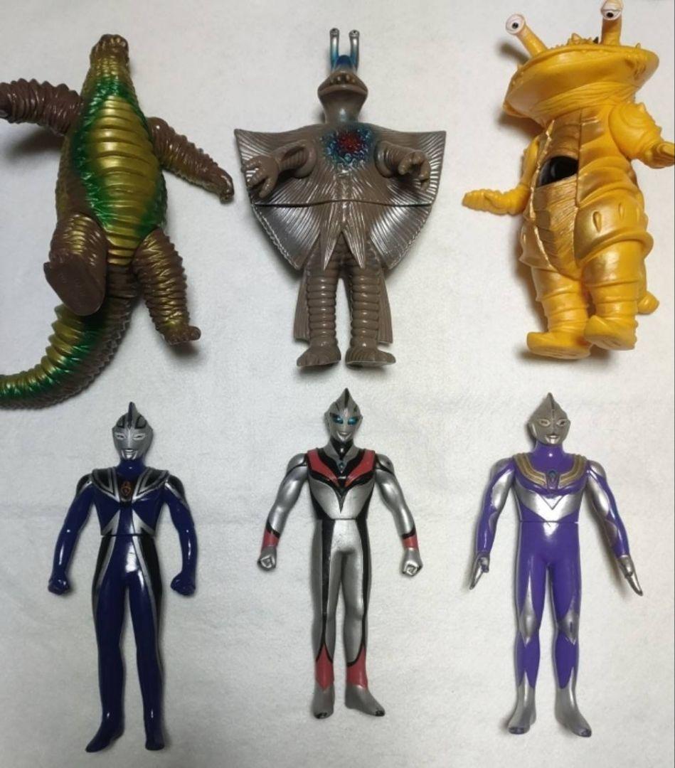 ウルトラマン・怪獣・キングギドラ(ゴジラ)恐竜１体のソフビの約60体まとめ売り
