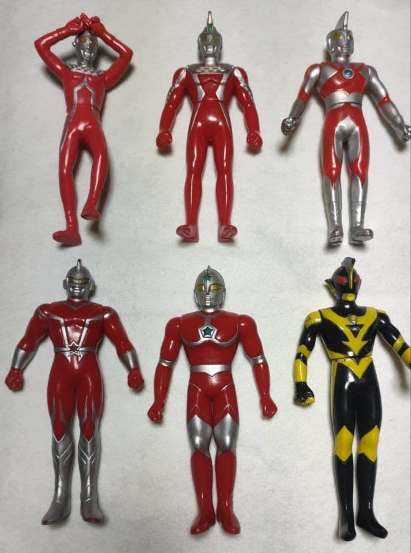 ウルトラマン・怪獣・キングギドラ(ゴジラ)恐竜１体のソフビの約60体まとめ売り