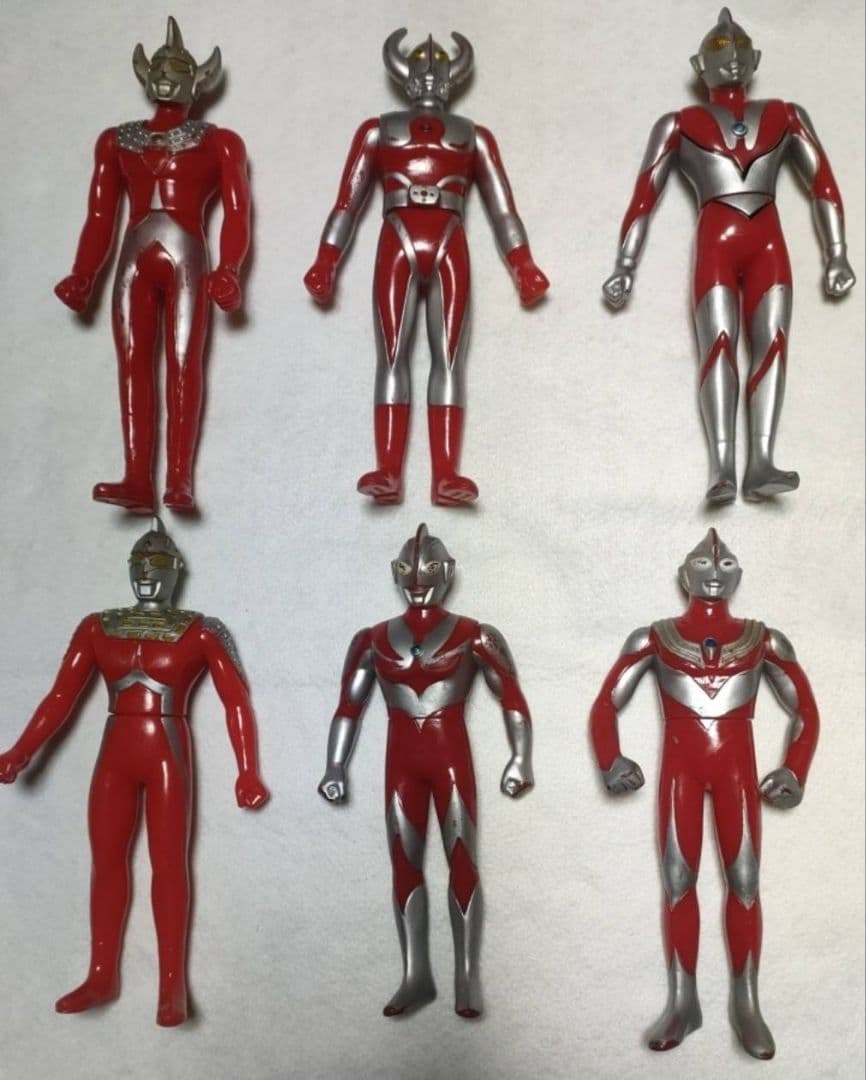 ウルトラマン・怪獣・キングギドラ(ゴジラ)恐竜１体のソフビの約60体まとめ売り